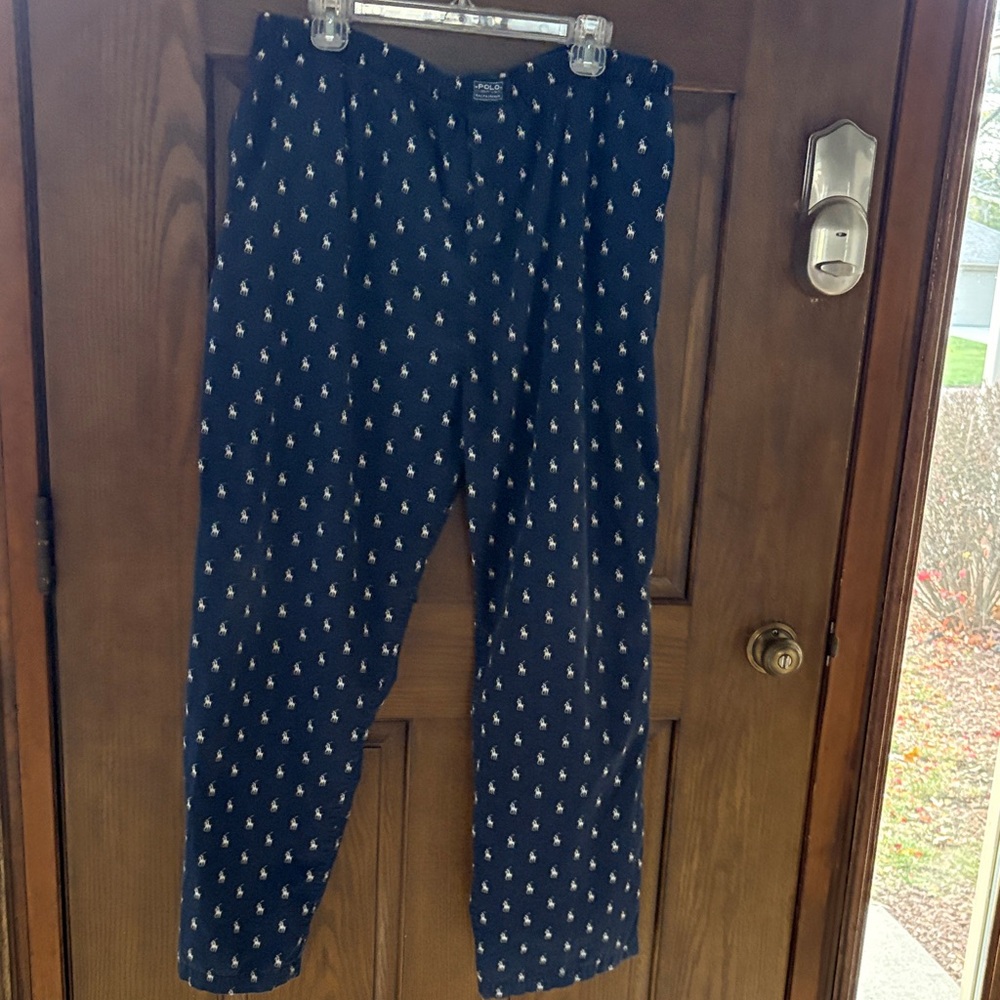 Men’s polo pajama bottoms.